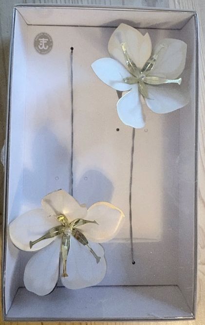 Hovedbilde Jette Frölich, dekorblomster hvit og gull, ...