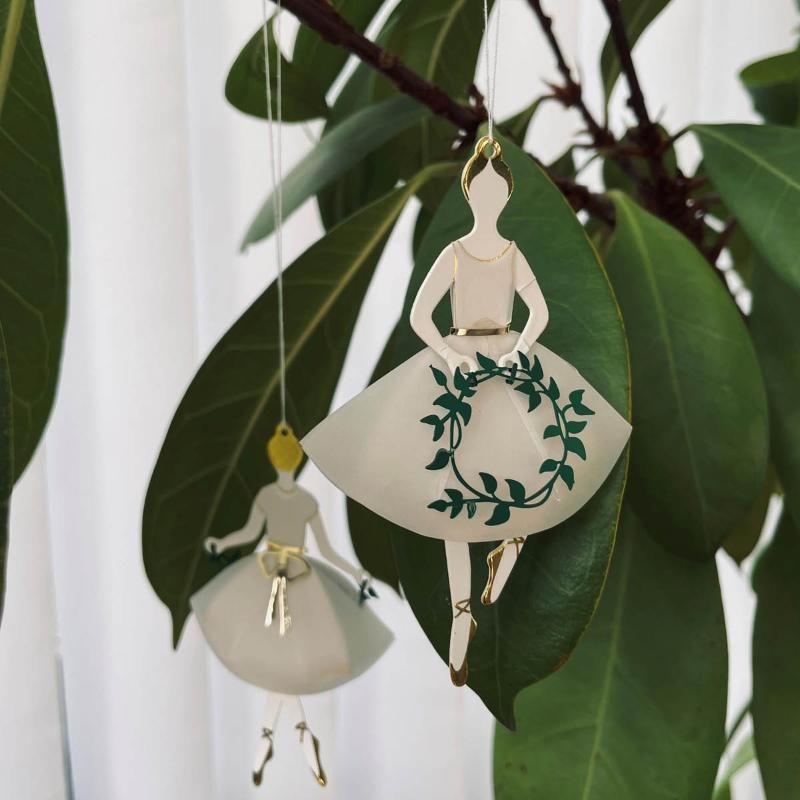 Jette Frölich, papirklipp ballerina, gull og sølv